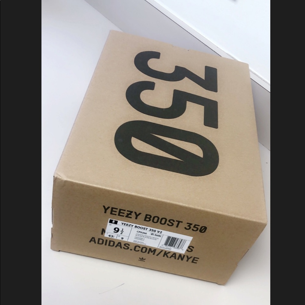 Brand Yeezy Boost 350 V2 Triple White/Cream - Picture 3 of 4
